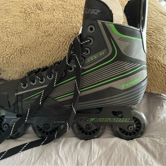Tour Inline Skates with Green Accents - Picture 5 of 10